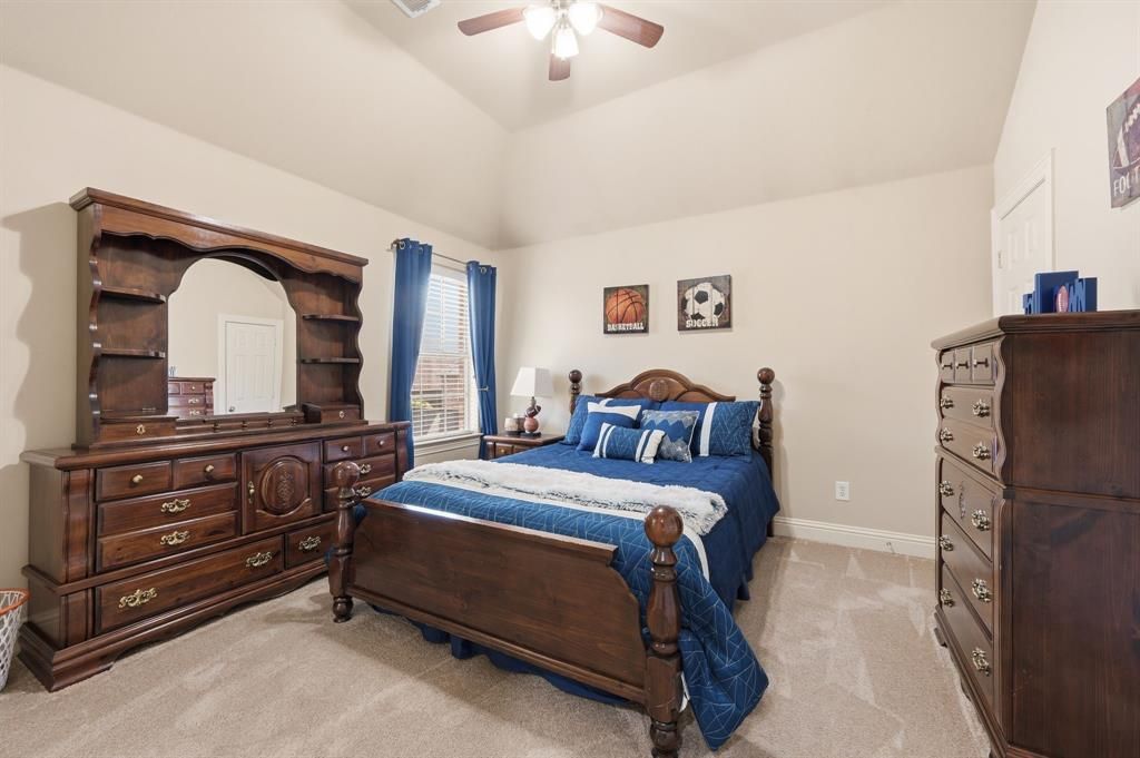 Secondary bedroom