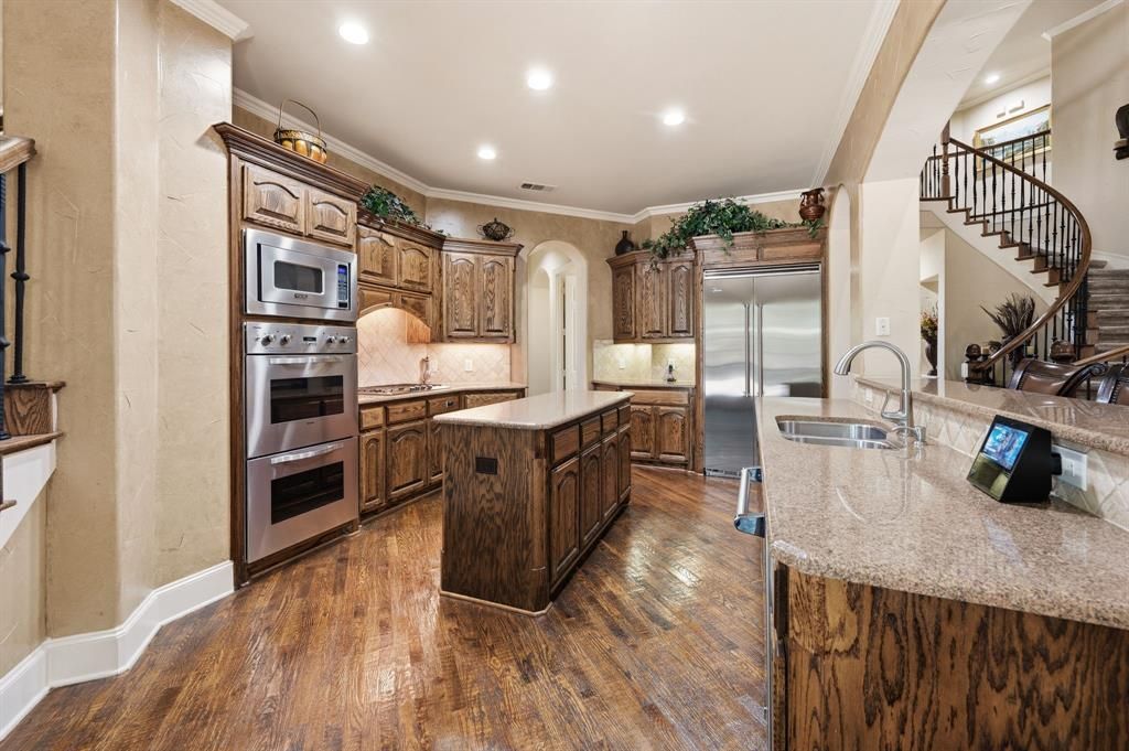 Gourmet kitchen with Viking appliances