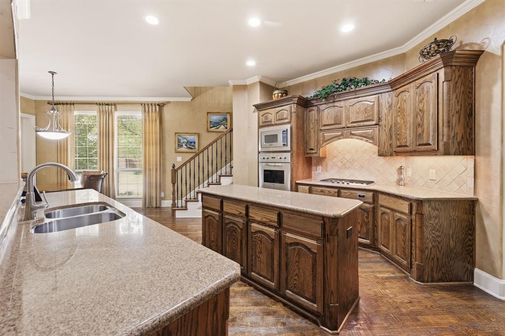 Kitchen island and breakfast area