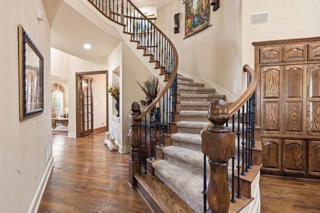 Curved staircase